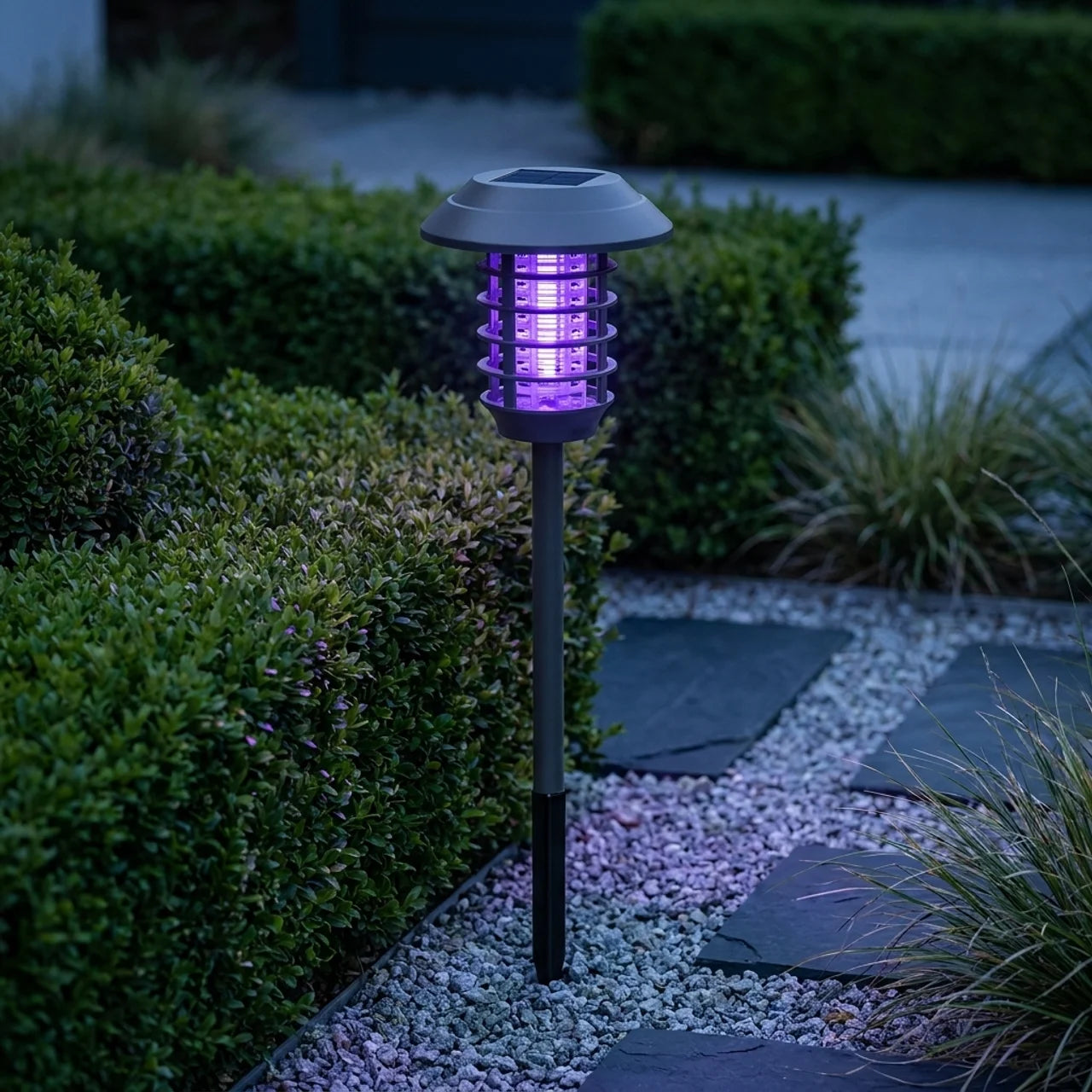 Luvora BugShield Solar-Mückenlampe für deinen Garten